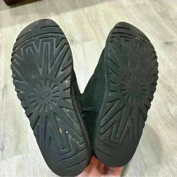 Ugg Classic Black Short Boot ll - Picture 8 of 9